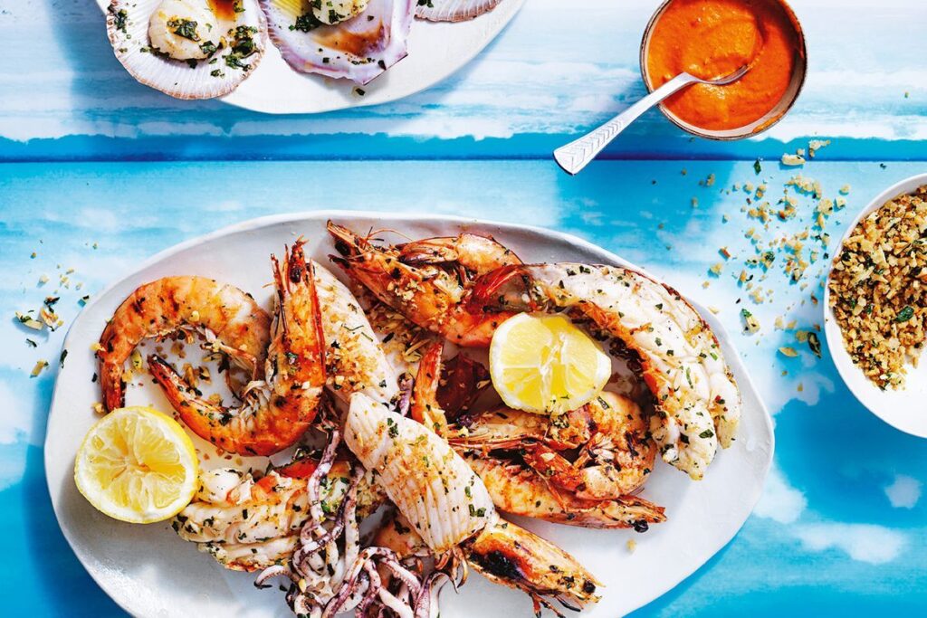 ۱۰ کاربرد نمک آجی نو موتو در آشپزی خانگی و رستورانی 3 grilled seafood platter 23435 1