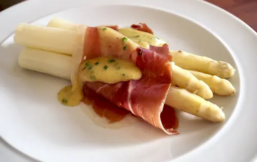 کنسرو مارچوبه سفید بن دلز 330 گرم - Ben Dels White Asparagus 2 تهیه پاستا، سوپ و سالاد - سرو در کنار بشقاب استیک - تهیه ساندویچ و پوره سبزیجات - تهیه تارت، کیش و فریتاتا